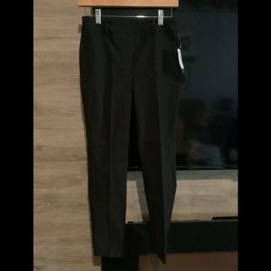 NWT Reitman’s The Iconic pant , Ankle, Black. Size 6